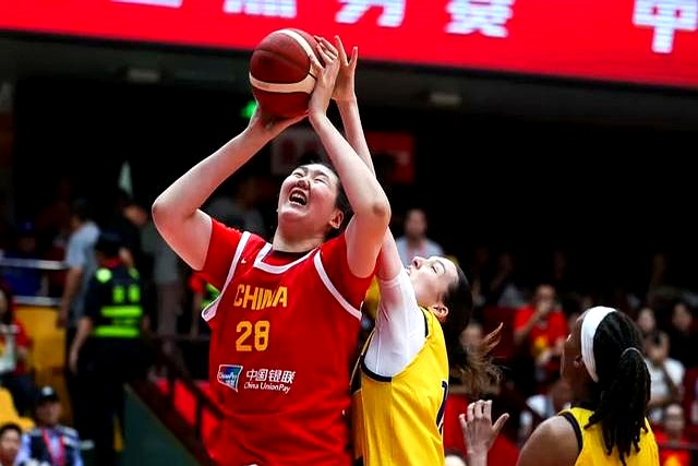 狂胜67分！张子宇16+7杨舒予22分中国女篮再擒波黑的简单介绍
